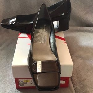 NIB Anne Klein Bronze Patent Heels